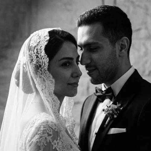 معرفی بهترین پرامپت عکس عروسی + ۴۹ پرامپت تست شده جدید! 34 پرامپت آماده پرتره کلاسیک سیاه و سفید